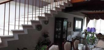Se vende espaciosa casa con uso mixto en Alajuela Centro 25-624