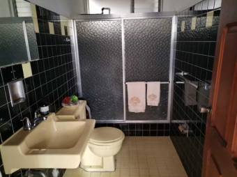 Se vende espaciosa casa con uso mixto en Alajuela Centro 25-624