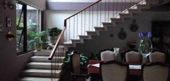 Se vende espaciosa casa con uso mixto en Alajuela Centro 25-624