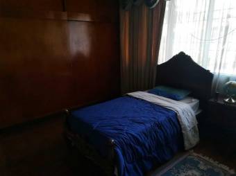 Se vende espaciosa casa con uso mixto en Alajuela Centro 25-624