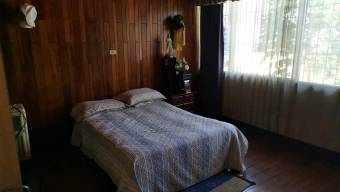 Se vende espaciosa casa con uso mixto en Alajuela Centro 25-624