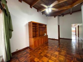 Se vende espaciosa casa con patio y terraza en Alajuela 25-988 Se vende espaciosa casa con patio y terraza en Alajuela 25-988