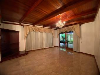 Se vende espaciosa casa con patio y terraza en Alajuela 25-988 Se vende espaciosa casa con patio y terraza en Alajuela 25-988