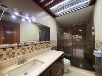 Se vende espaciosa casa con patio y terraza en Alajuela 25-988 Se vende espaciosa casa con patio y terraza en Alajuela 25-988