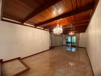 Se vende espaciosa casa con patio y terraza en Alajuela 25-988 Se vende espaciosa casa con patio y terraza en Alajuela 25-988