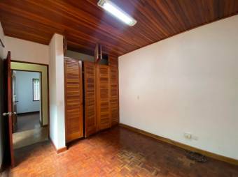 Se vende espaciosa casa con terraza en Alajuela 26-194