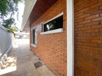 Se vende espaciosa casa con terraza en Alajuela 26-194