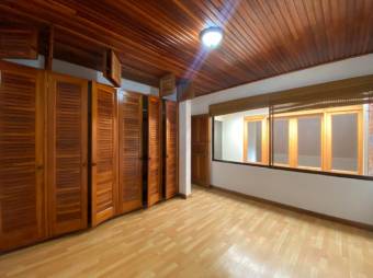 Se vende espaciosa casa con terraza en Alajuela 26-194