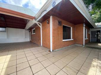 Se vende espaciosa casa con terraza en Alajuela 26-194