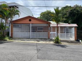 Se vende espaciosa casa con terraza en Alajuela 26-194