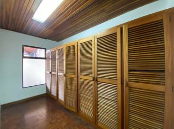 Se vende espaciosa casa con terraza en Alajuela 26-194