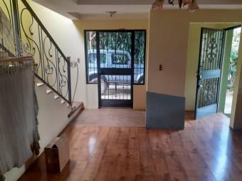 Se vende casa con amplio lote en Desamparados Alajuela 25-189