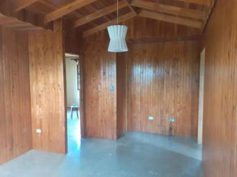 Se vende casa con amplio lote en Desamparados Alajuela 25-189