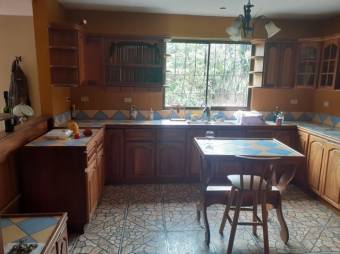 Se vende casa con amplio lote en Desamparados Alajuela 25-189