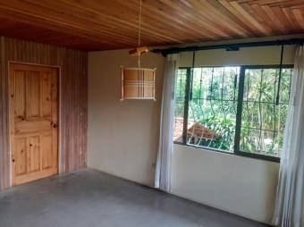 Se vende casa con amplio lote en Desamparados Alajuela 25-189