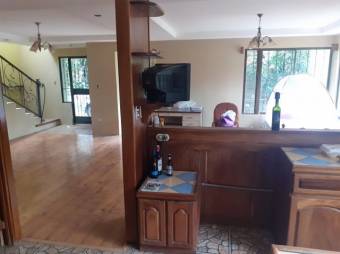Se vende casa con amplio lote en Desamparados Alajuela 25-189