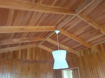 Se vende casa con amplio lote en Desamparados Alajuela 25-189