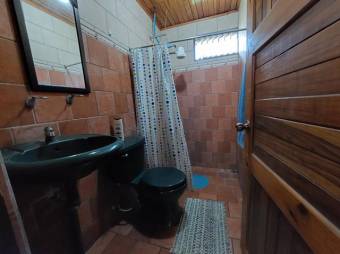 Se vende casa con 1,200m2 de lote en Guácima Alajuela 24-88