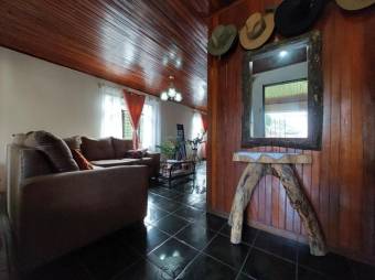 Se vende casa con 1,200m2 de lote en Guácima Alajuela 24-88