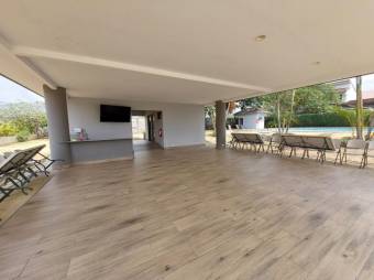 Se vende moderna casa con terraza en condominio de Guácima 25-488