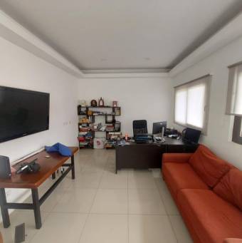 Se vende moderna casa con terraza en condominio de Guácima 25-488