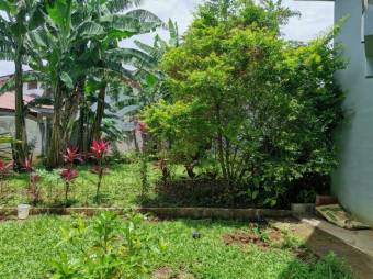 Se vende casa con amplio lote de 900m2 en Guácima Alajuela 25-785