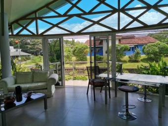 Se vende casa con amplio lote de 900m2 en Guácima Alajuela 25-785