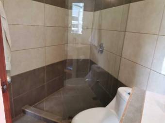 Se vende casa con amplio lote de 900m2 en Guácima Alajuela 25-785