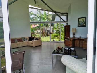 Se vende casa con amplio lote de 900m2 en Guácima Alajuela 25-785