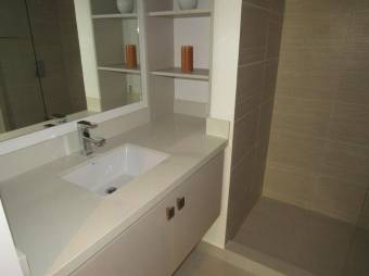 Se alquila moderno apartamento amoblado en Pozos Santa Ana 26-338