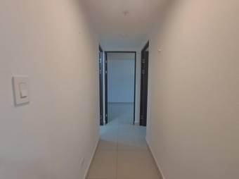 Se alquila moderno apartamento en Condominio Altamira 26-404