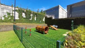 Se alquila espacioso apartamento en condómino de Ulloa Heredia 26-424