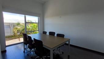 Se alquila espacioso apartamento en condómino de Ulloa Heredia 26-424