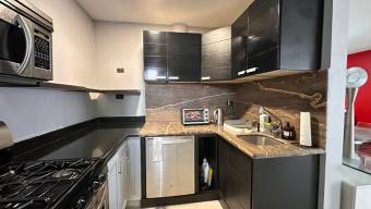 Se alquila espacioso apartamento amoblado en Alajuelita San José 26-383