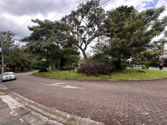 Se alquila espacioso apartamento amoblado en Alajuelita San José 26-383