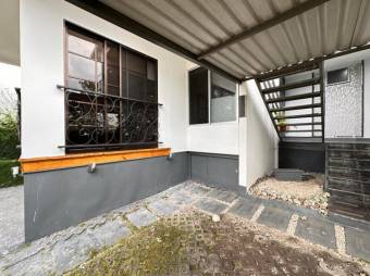 Se alquila espacioso apartamento amoblado en Alajuelita San José 26-383