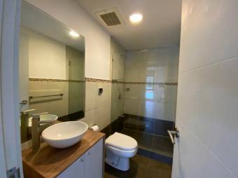 Se alquila espacioso apartamento en Avalon Country Club 26-261