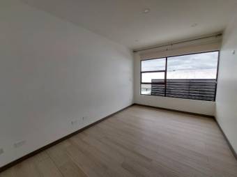 Se alquila casa con terraza en condominio San Antonio Escazú 26-354 Se alquila casa con terraza en condominio San Antonio Escazú 26-354