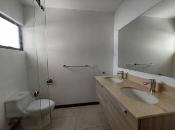 Se alquila casa con terraza en condominio San Antonio Escazú 26-354 Se alquila casa con terraza en condominio San Antonio Escazú 26-354