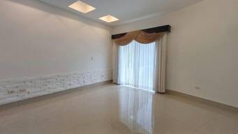 Se alquila casa con patio en condominio de Sabanilla San José 26-344 Se alquila casa con patio en condominio de Sabanilla San José 26-344