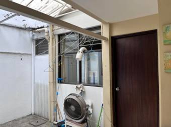 Se alquila espacioso apartamento en los Yoses 25-1627