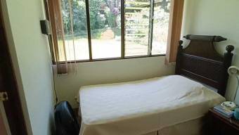 Se vende casa con amplia zona verde en San Rafael Escazú 24-1294