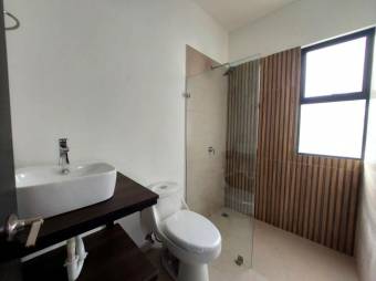 Se vende espaciosa casa con amplio patio en villa del sol 25-1671