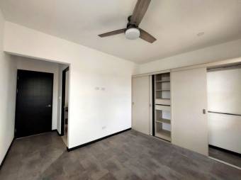 Se vende espaciosa casa con amplio patio en villa del sol 25-1671