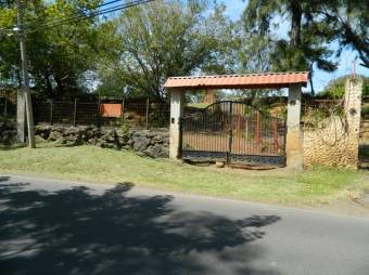 Se vende lote de 2500m2 con uso residencial en Guácima Alajuela 23-3552