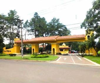 Se vende amplio lote de 1,700m2 en Hacienda los Reyes 25-202