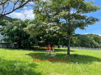 Se vende amplio lote de 1,631m2 en Hacienda Espinal 26-357