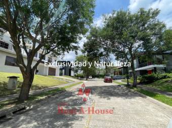 Se vende amplio lote de 1,631m2 en Hacienda Espinal 26-357