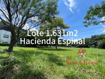 Se vende amplio lote de 1,631m2 en Hacienda Espinal 26-357
