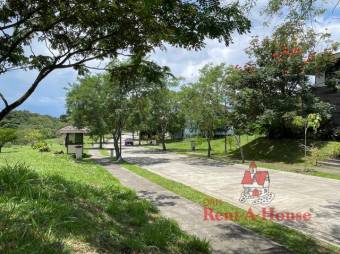 Se vende amplio lote de 1,631m2 en Hacienda Espinal 26-357